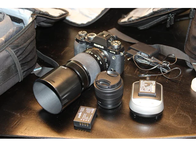 Systeemcamera fujifilm x-t2 voorzien van de telezoomlens fujifilm fujinon xf 55-200mm f/3.5-4.8 r lm ois en... - afbeelding 1 van  4
