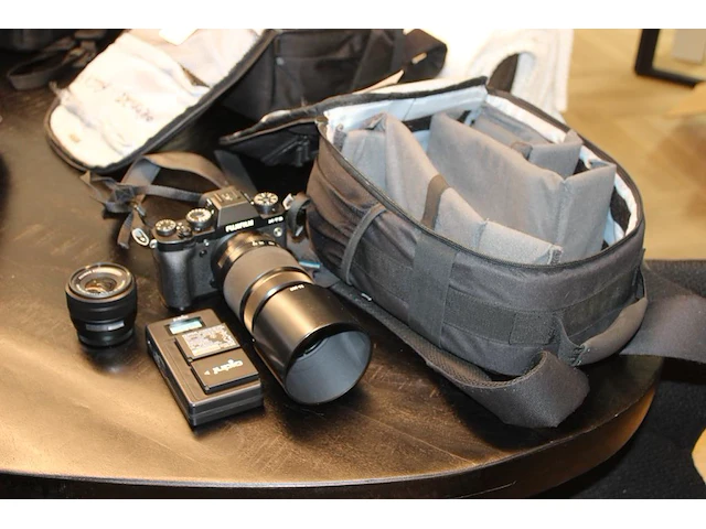 Systeemcamera fujifilm x-t3 voorzien van de telezoomlens fujifilm fujinon xf 55-200mm f/3.5-4.8 r lm ois en... - afbeelding 1 van  6