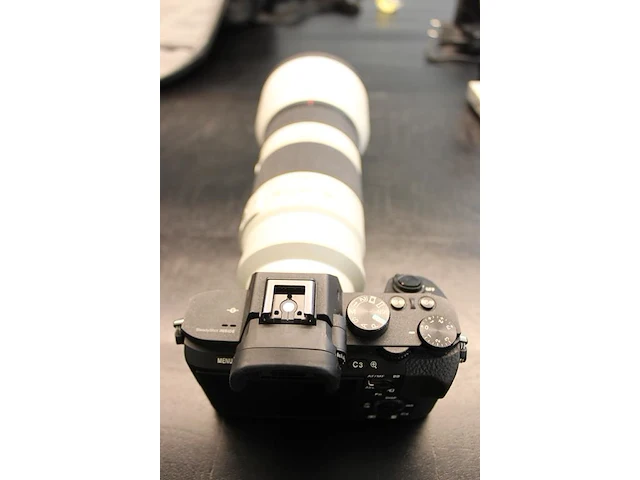 Systeemcamera sony alpha 7-2 met een telelens sony fe 70-200mm f/2,8 gm oss en een lens van 28-70mm oss, fl... - afbeelding 2 van  9