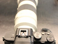 Systeemcamera sony alpha 7-2 met een telelens sony fe 70-200mm f/2,8 gm oss en een lens van 28-70mm oss, fl... - afbeelding 2 van  9