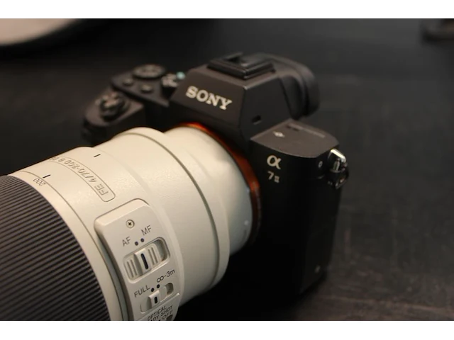Systeemcamera sony alpha 7-2 met een telelens sony fe 70-200mm f/2,8 gm oss en een lens van 28-70mm oss, fl... - afbeelding 4 van  9