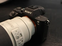 Systeemcamera sony alpha 7-2 met een telelens sony fe 70-200mm f/2,8 gm oss en een lens van 28-70mm oss, fl... - afbeelding 4 van  9