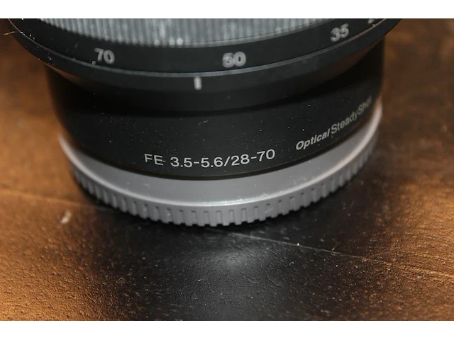 Systeemcamera sony alpha 7-2 met een telelens sony fe 70-200mm f/2,8 gm oss en een lens van 28-70mm oss, fl... - afbeelding 6 van  9