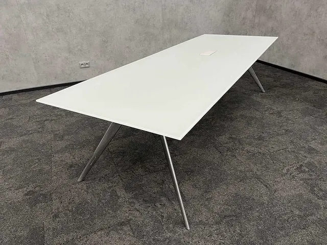 T-no.1 fritz hansen todd bracher - tb3 design glazen tafel 280x100 - afbeelding 26 van  32