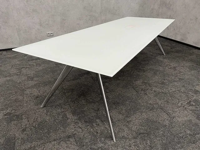 T-no.1 fritz hansen todd bracher - tb3 design glazen tafel 280x100 - afbeelding 15 van  32