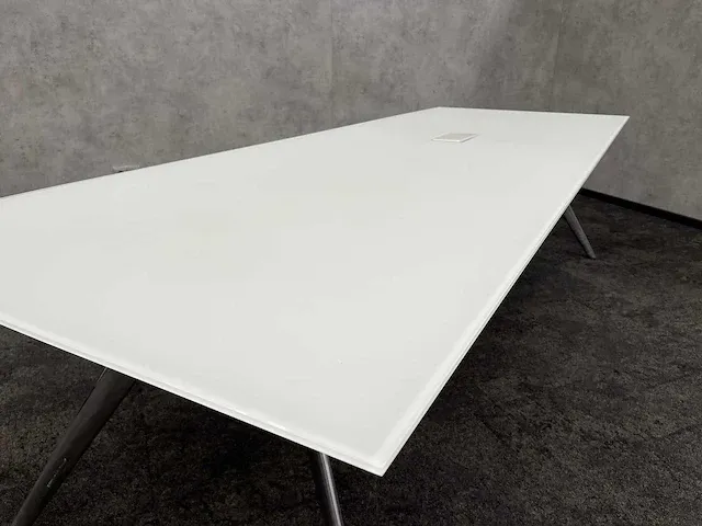 T-no.1 fritz hansen todd bracher - tb3 design glazen tafel 280x100 - afbeelding 23 van  32