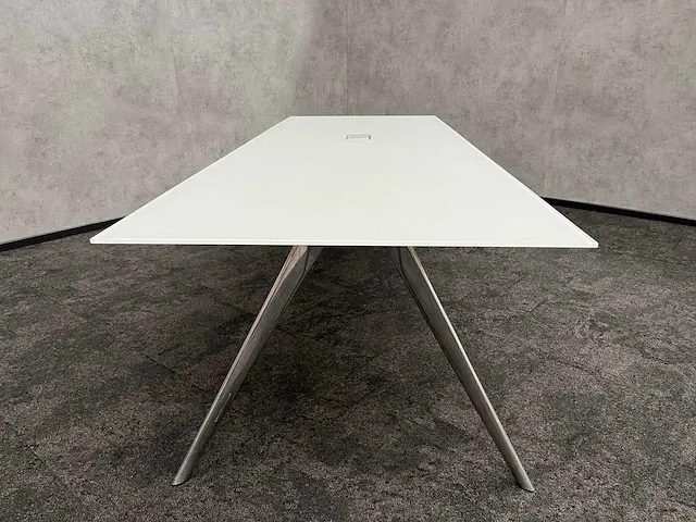 T-no.1 fritz hansen todd bracher - tb3 design glazen tafel 280x100 - afbeelding 24 van  32