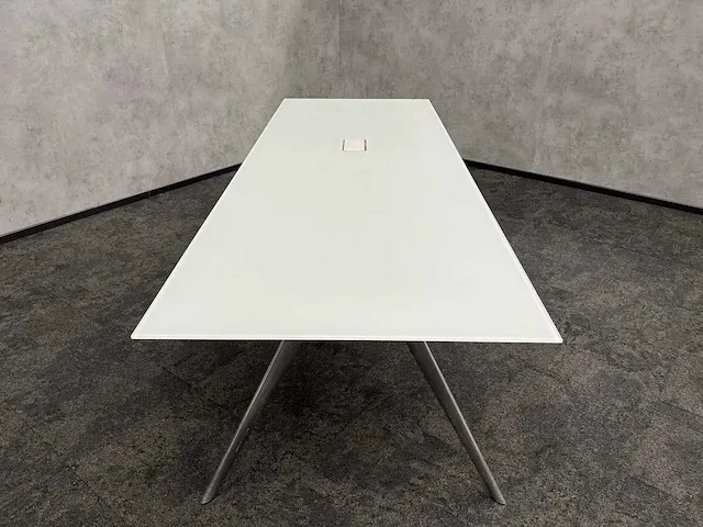 T-no.1 fritz hansen todd bracher - tb3 design glazen tafel 280x100 - afbeelding 25 van  32