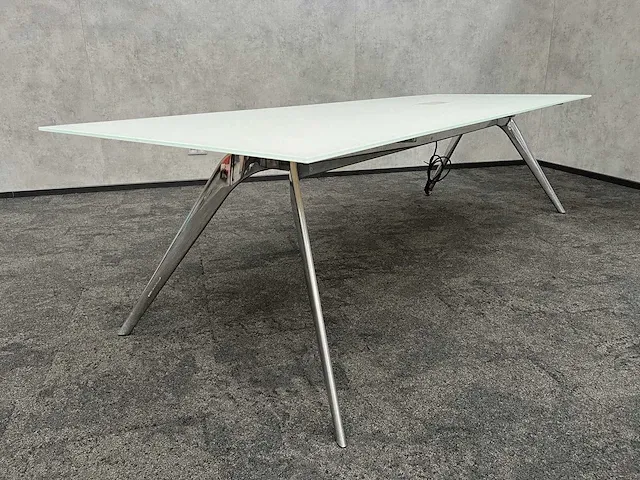 T-no.1 fritz hansen todd bracher - tb3 design glazen tafel 280x100 - afbeelding 30 van  32