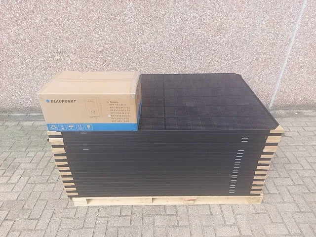 T-solar - t-410m54-18hv - set van 24 full black (410 wp) zonnepanelen en 1 blaupunkt bpt-v03-10.0 omvormer (3-fase) - afbeelding 1 van  10
