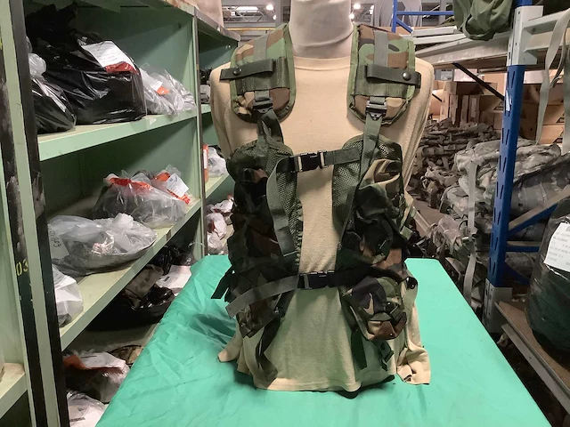 Tactical load bearing vest - afbeelding 1 van  2