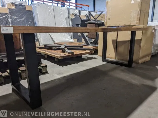 Tafel gemaakt van sloophout met metalen u-poot 250cm lang - afbeelding 5 van  10