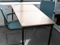 Tafel met 2 stoelen. - afbeelding 1 van  3