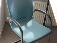 Tafel met 2 stoelen. - afbeelding 2 van  3