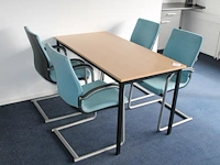 Tafel met 4 stoelen ahrend. - afbeelding 1 van  3