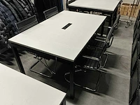 Tafel met 4 stoelen - afbeelding 1 van  4