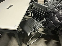 Tafel met 4 stoelen - afbeelding 3 van  4