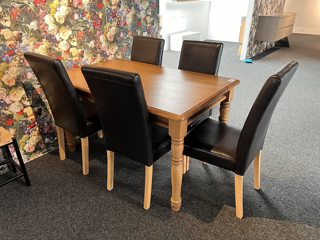Tafel met 4 stoelen - afbeelding 1 van  3