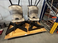 Tafel met 4 stoelen - afbeelding 1 van  4