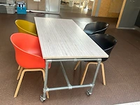 Tafel met 4 stoelen - afbeelding 2 van  9