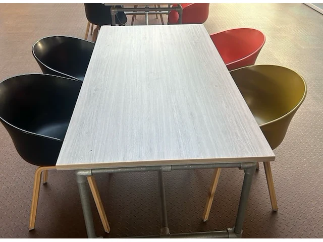 Tafel met 4 stoelen - afbeelding 9 van  9