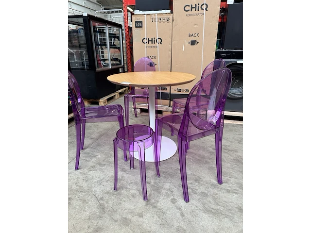 Tafel met 4x design stoel, 1x design kruk - afbeelding 1 van  6