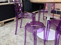 Tafel met 4x design stoel, 1x design kruk - afbeelding 3 van  6