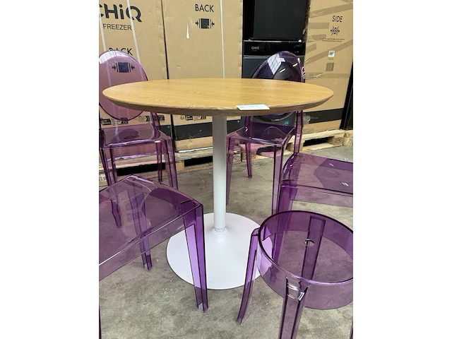 Tafel met 4x design stoel, 1x design kruk - afbeelding 5 van  6