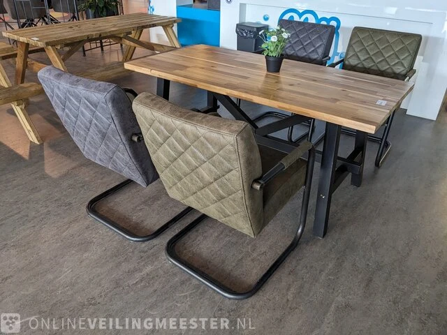 Tafel met 4x stoel - afbeelding 1 van  6
