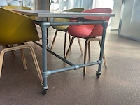 Tafel met 5 stoelen - afbeelding 4 van  8