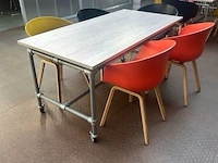 Tafel met 5 stoelen - afbeelding 1 van  8