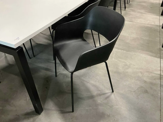 Tafel met 6 babila stoelen - afbeelding 2 van  4