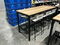 Tafel met 6 krukken - afbeelding 2 van  3