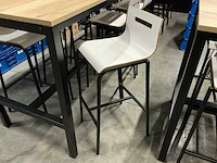 Tafel met 6 krukken - afbeelding 3 van  3