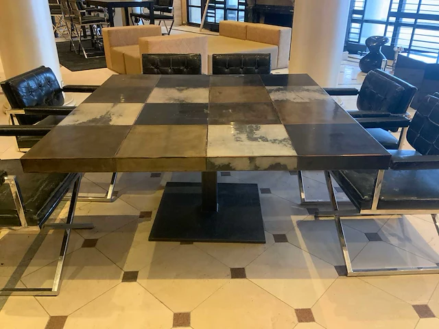 Tafel met 8 stoelen - afbeelding 3 van  8