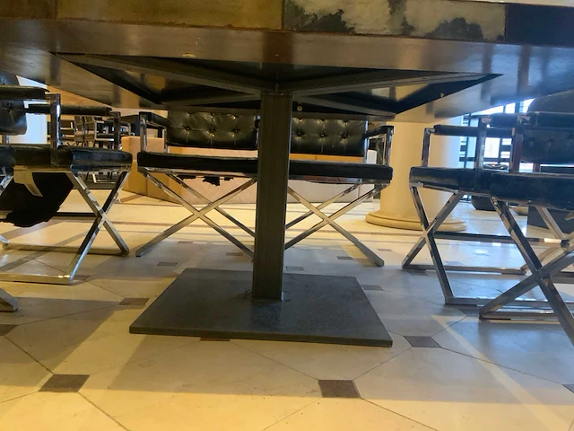 Tafel met 8 stoelen - afbeelding 4 van  8