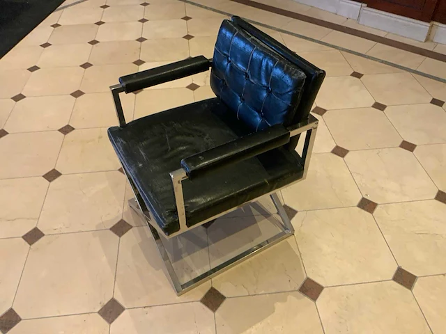 Tafel met 8 stoelen - afbeelding 6 van  8