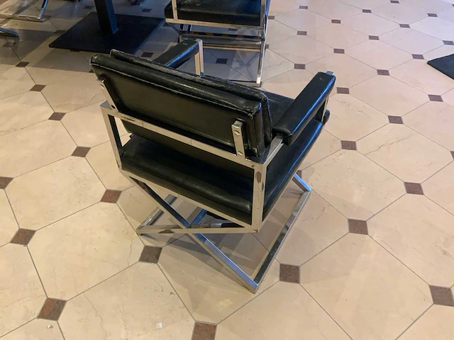 Tafel met 8 stoelen - afbeelding 8 van  8