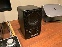 Tafel met audio apparatuur - afbeelding 4 van  7
