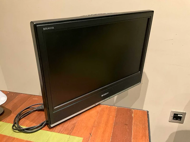 Tafel met audio apparatuur - afbeelding 5 van  7