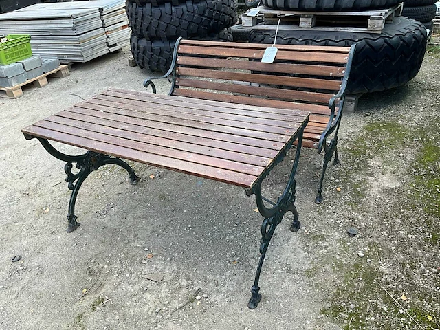 Tafel met bank - afbeelding 1 van  4