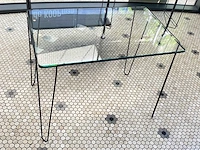 Tafel met glazen blad