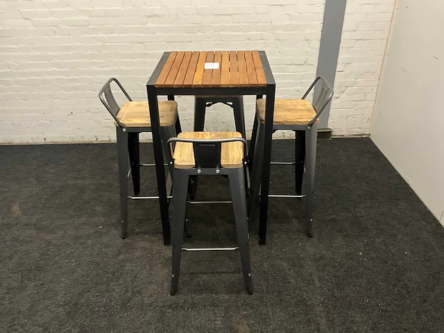 Tafel met krukken - afbeelding 3 van  5