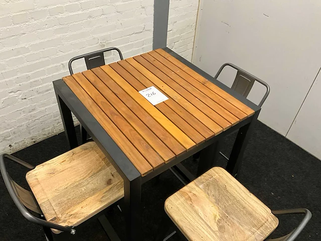 Tafel met krukken - afbeelding 4 van  5