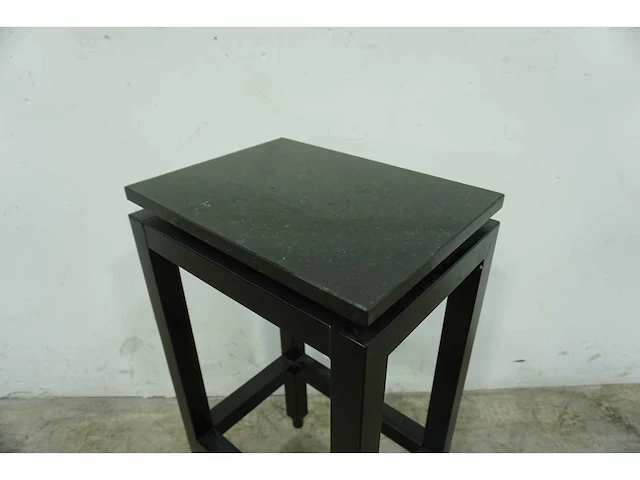 Tafel met stenen blad (3x) - afbeelding 2 van  3