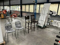 Tafel met stoelen - afbeelding 8 van  10