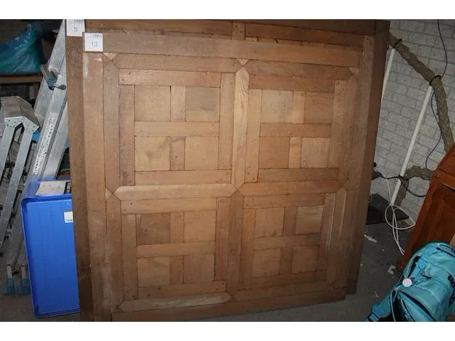 Tafelblad gemaakt van kasteelvoerdelen 137 x 137 cm. - afbeelding 1 van  4