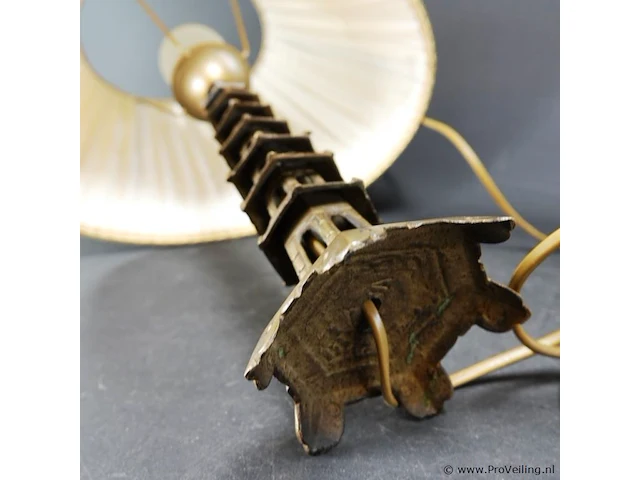 Tafellamp met oosterse bronzen pagode lamp voet - afbeelding 5 van  5