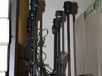 Tafellampstaanders, pendelarmaturen, opbouwwandcontactdozen, hanglampen, enz. in en op vier stellingdelen. - afbeelding 4 van  5