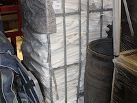 Tafellinnen in rolcontainer. - afbeelding 1 van  2